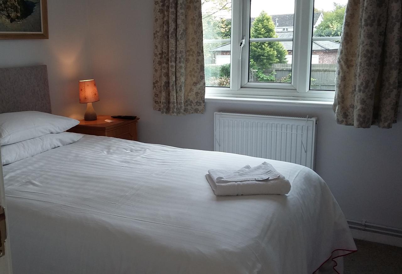 Church End Farm Bed And Breakfast Hale  Eksteriør billede
